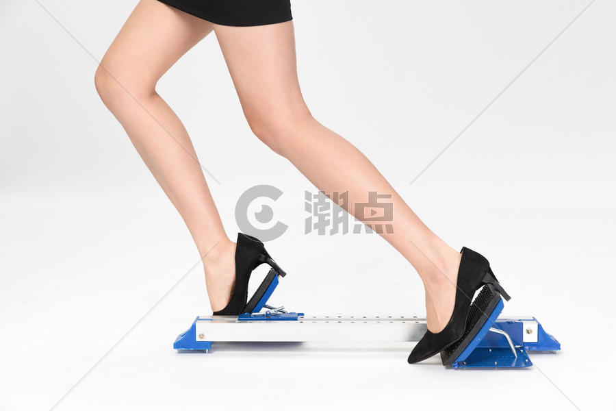 商务女性起跑腿部特写图片素材免费下载