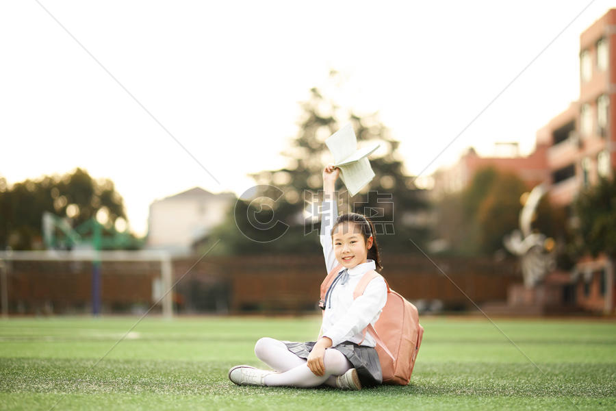 儿童节小学生操场活动图片素材免费下载