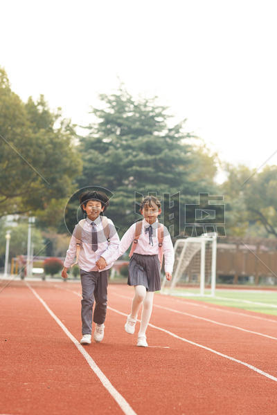小学生奔跑图片素材免费下载
