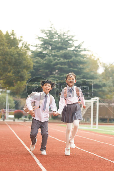 小学生奔跑图片素材免费下载