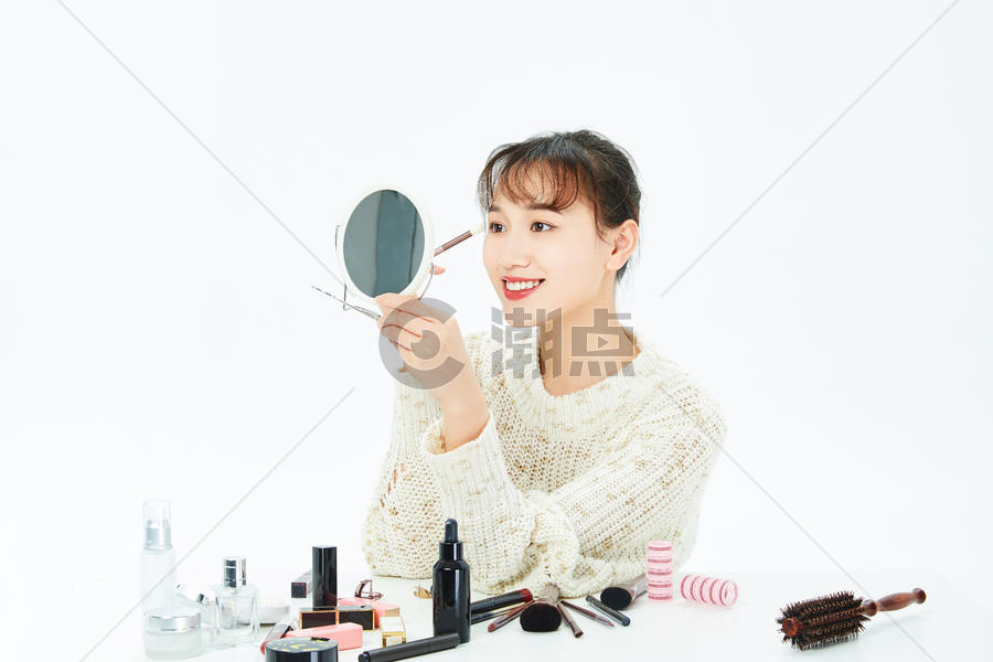 女性居家化妆图片素材免费下载
