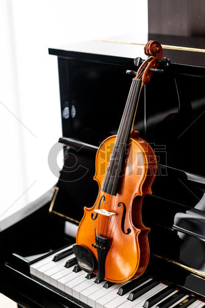 小提琴与钢琴图片素材免费下载