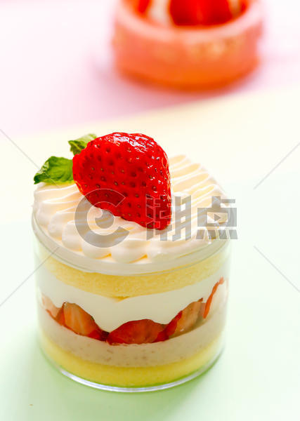 草莓奶油蛋糕图片素材免费下载