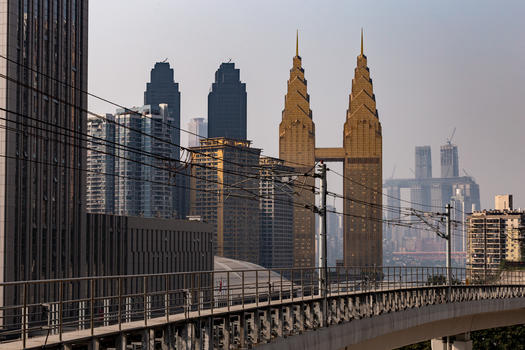 重庆穿越城市建筑的轻轨线路图片素材免费下载