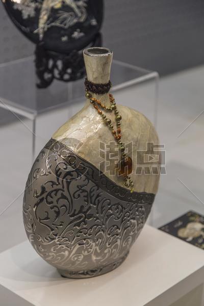 大连贝壳博物馆贝壳镶嵌圆瓶图片素材免费下载