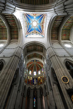 马德里阿尔穆德娜大教堂内部图片素材免费下载