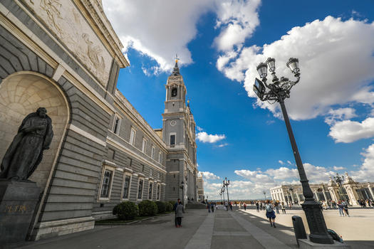 西班牙马德里阿尔穆德娜大教堂图片素材免费下载