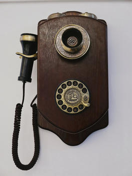 欧式挂壁老式电话机图片素材免费下载