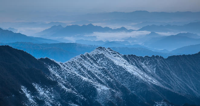 风雪中的梵净山图片素材免费下载