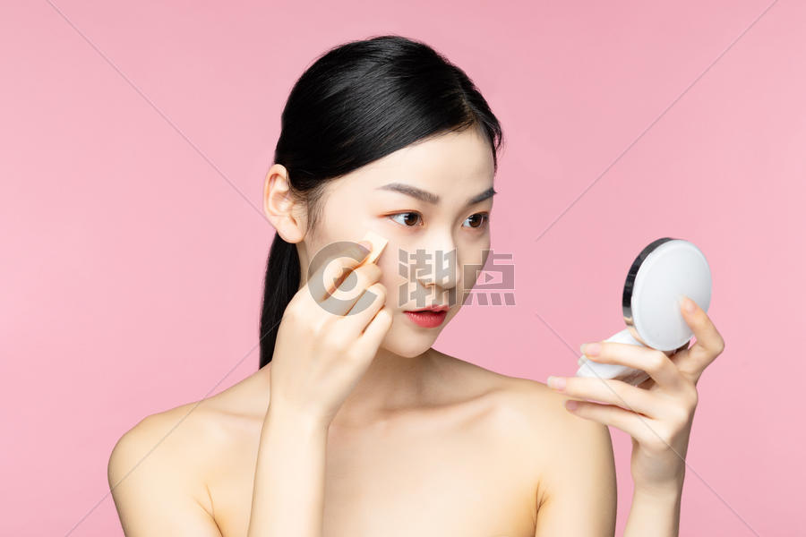 女性化妆图片素材免费下载