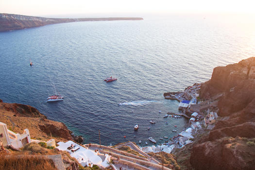 希腊圣托里尼岛最美的悬崖夕阳俯瞰图片素材免费下载