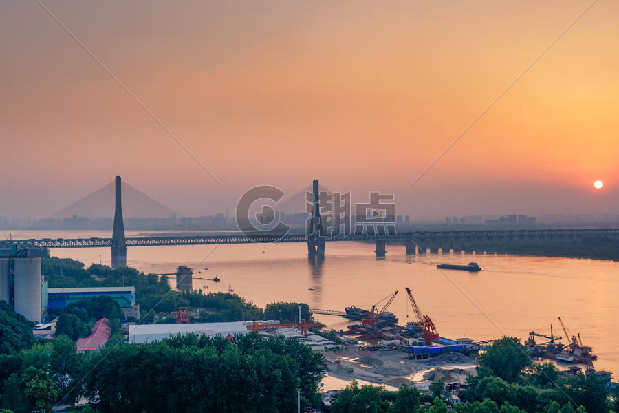 夕阳下的武汉二七长江大桥图片素材免费下载
