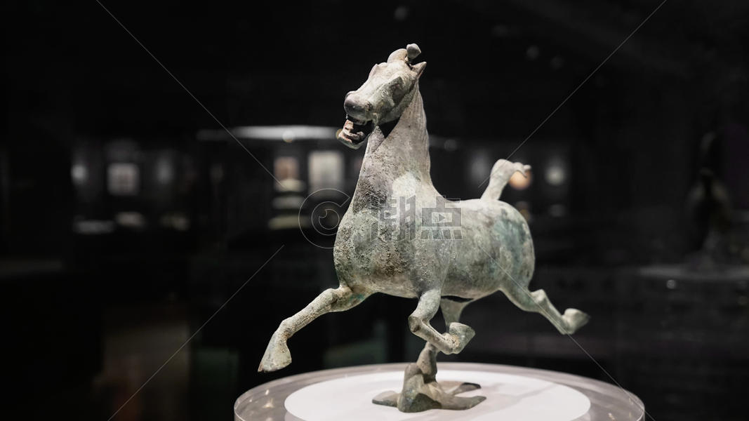 甘肃省博物馆铜奔马图片素材免费下载