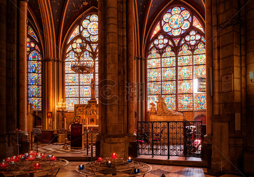 法国巴黎圣母院内观图片素材免费下载