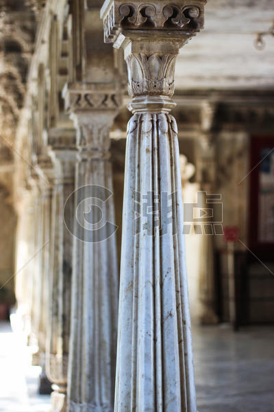 印度乌代布尔城市王宫大理石柱子图片素材免费下载