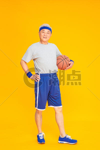 老人运动篮球图片素材免费下载