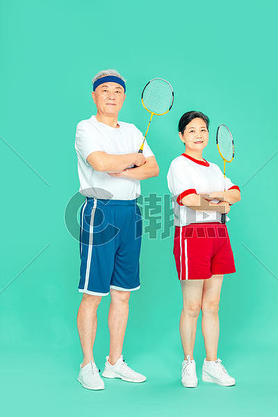 老人运动羽毛球图片素材免费下载