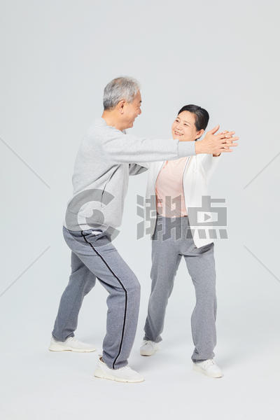老人运动跳舞图片素材免费下载