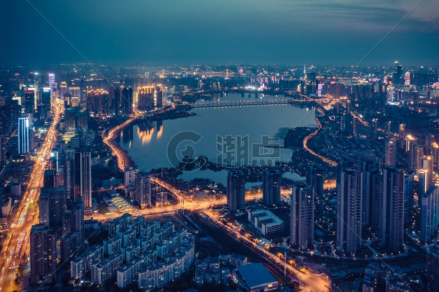 俯拍沙湖和城市夜景图片素材免费下载