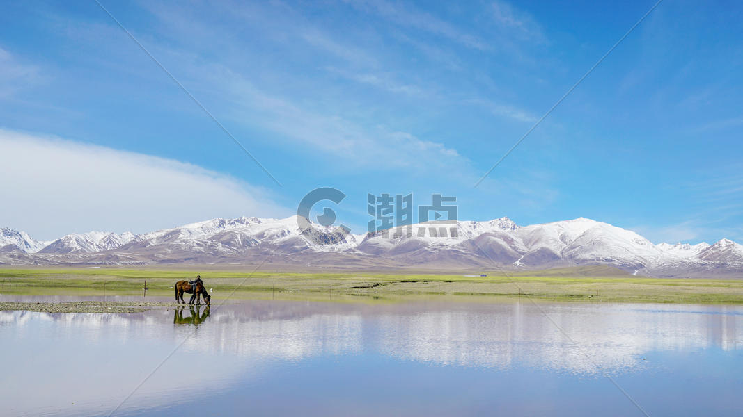 新疆巴音布鲁克雪山倒影图片素材免费下载