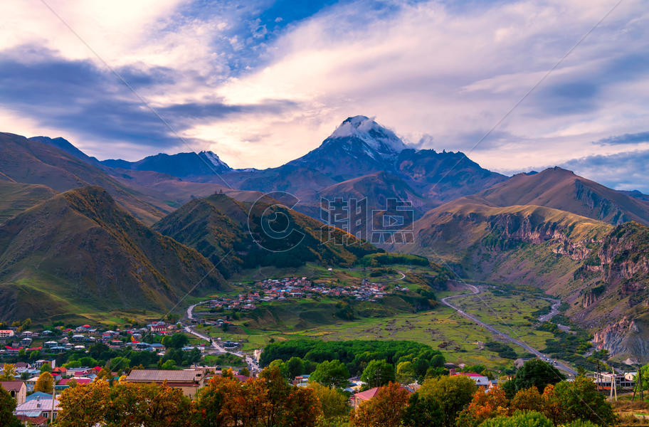 格鲁吉亚卡兹别吉村庄景色图片素材免费下载