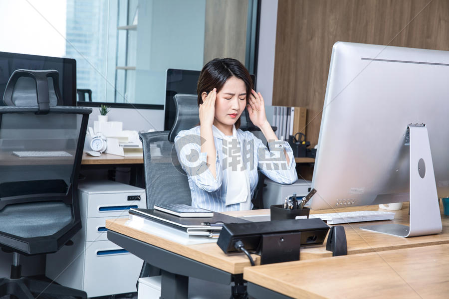 办公女性久坐劳累摄影图6720*4480图片素材免费下载-编号967921-潮点视频