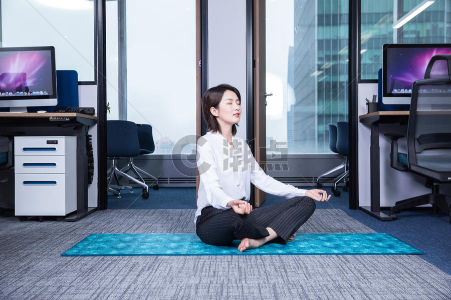 女士办公室健身瑜伽图片素材免费下载