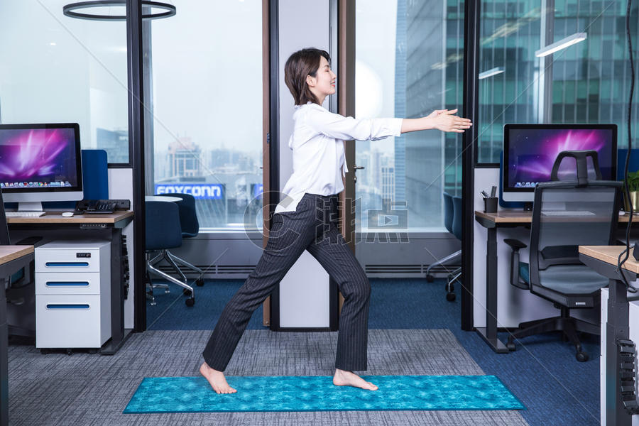 女士办公室健身瑜伽图片素材免费下载