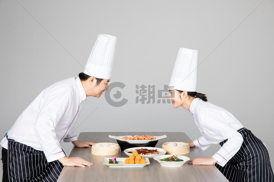 两个厨师图片素材免费下载