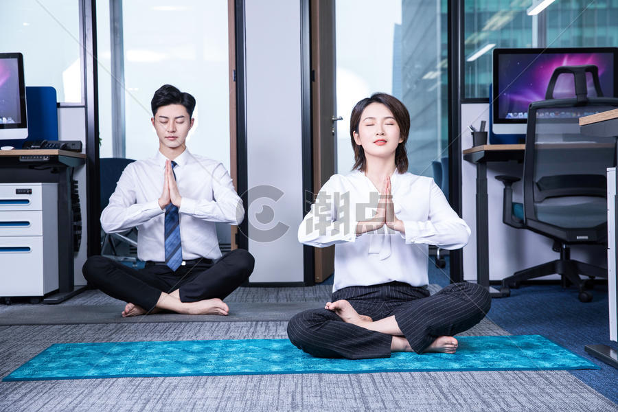 办公室锻炼瑜伽图片素材免费下载
