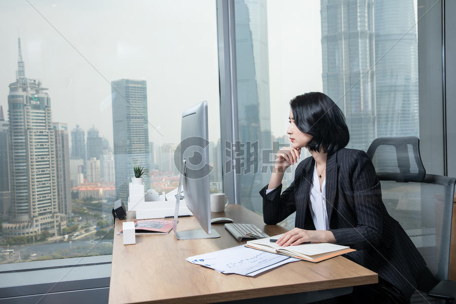 职场女性办公室办公图片素材免费下载