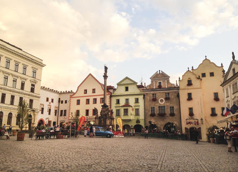 捷克克鲁姆洛夫广场的黄昏图片素材免费下载
