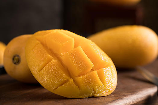 新鲜美味的芒果图片素材免费下载