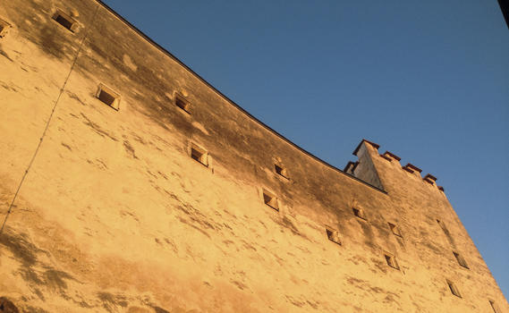 黄昏时的欧洲城堡城墙图片素材免费下载
