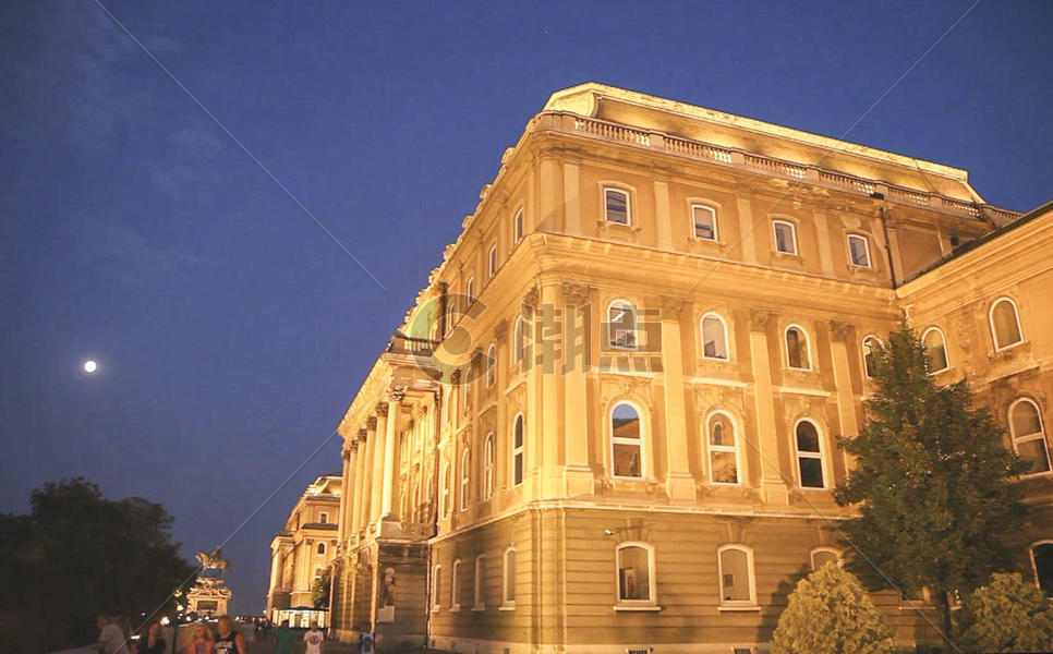 布达佩斯的布达王宫夜景图片素材免费下载