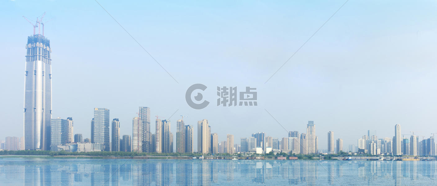 武汉长江边的城市建筑图片素材免费下载