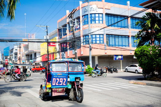 菲律宾街道的蹦蹦车图片素材免费下载