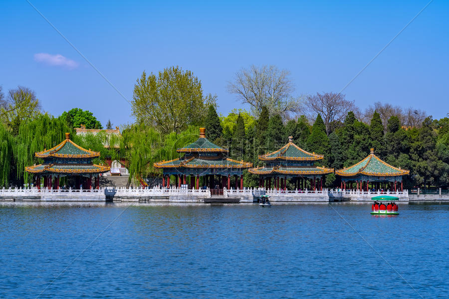 北京北海公园的五龙亭图片素材免费下载