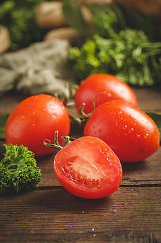 新鲜西红柿图片素材免费下载