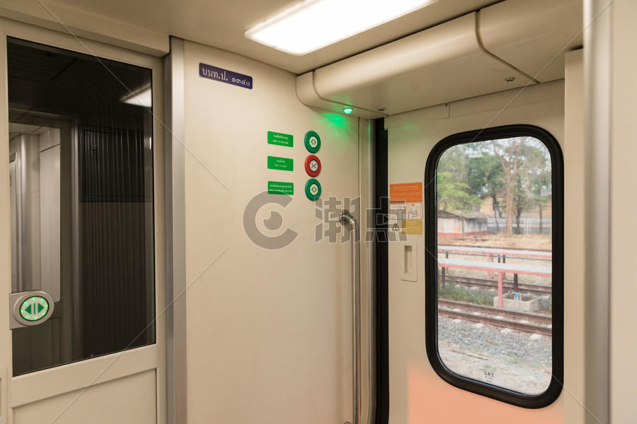 泰国新式火车内部车窗图片素材免费下载