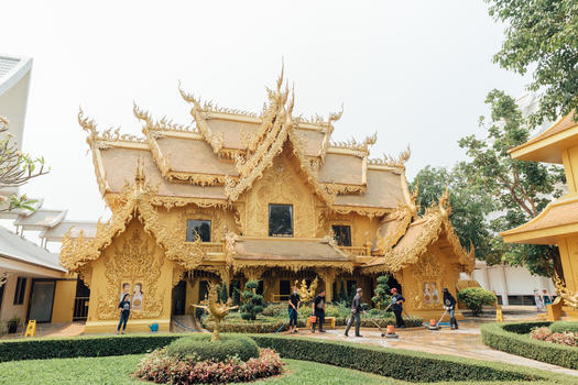 泰国金碧辉煌的建筑图片素材免费下载