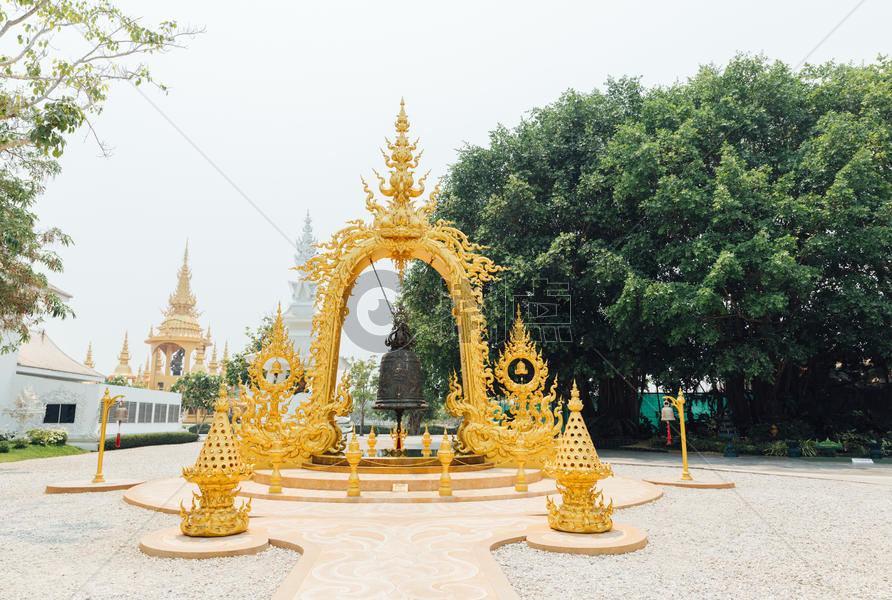 泰国金色建筑大钟图片素材免费下载