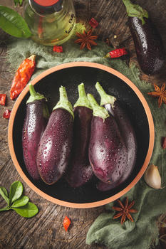 新鲜紫茄子图片素材免费下载