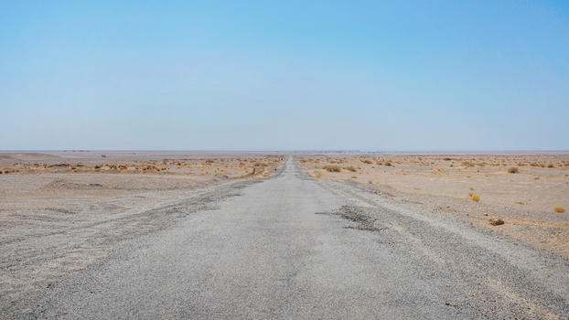 新疆沙漠公路图片素材免费下载