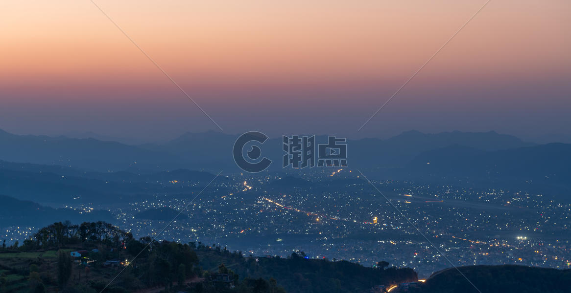 尼泊尔博卡拉黎明前的城市夜景图片素材免费下载