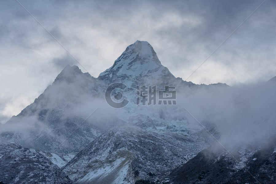 尼泊尔ebc雪山图片素材免费下载