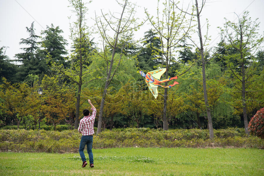 放风筝的人图片素材免费下载