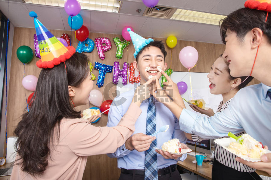 员工办公室生日派对图片素材免费下载