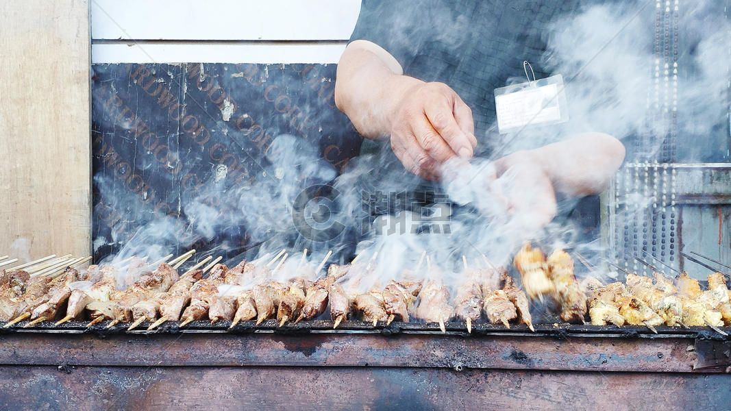新疆碳烤羊肉串图片素材免费下载
