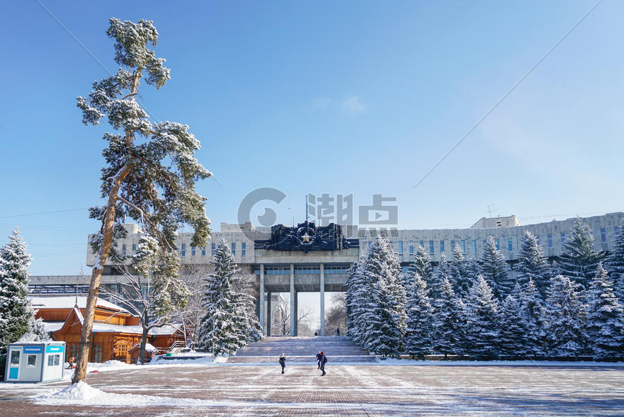 哈萨克斯坦阿拉木图潘菲洛夫28勇士纪念公园大门建筑图片素材免费下载
